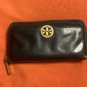 Tory Burch Black Zipper wallet